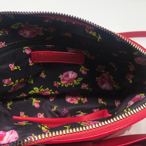 Betsey Johnson Crossbody Bag with bow detail - Picture 5 of 6